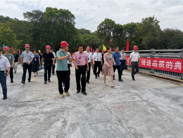 市政要聞 | 湖南工商大學(xué)黨委書記陳曉紅院士、長沙市公共工程建設(shè)中心總工劉學(xué)武帶隊(duì)赴湖南工商大學(xué)跨桐梓坡路過街天橋項(xiàng)目考察調(diào)研