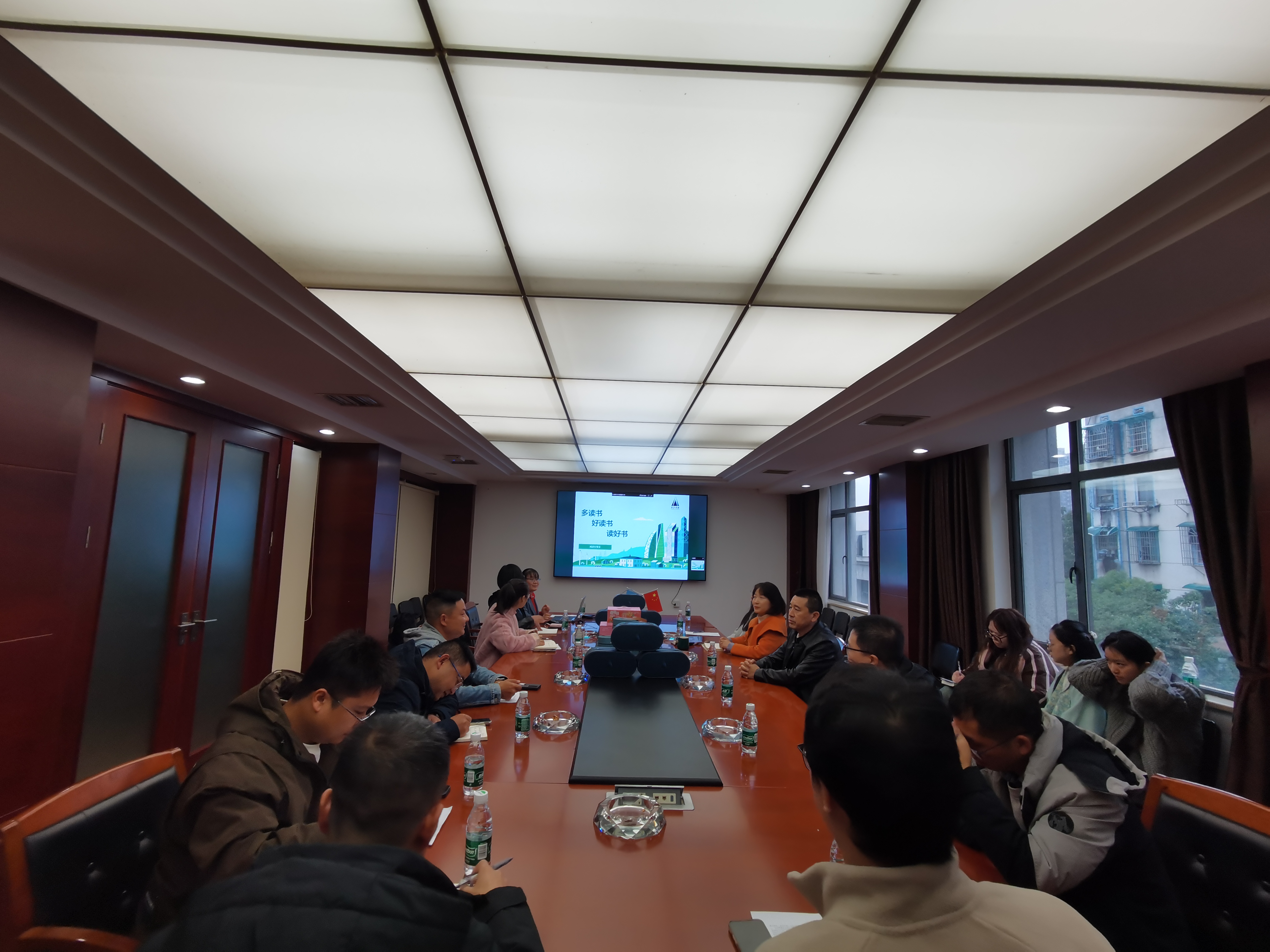 市政動態(tài) |  公司開展“多讀書、好讀書、讀好書”青年骨干讀書分享活動